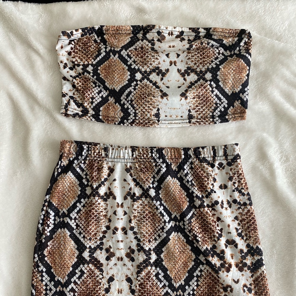 Nasty gal snake print set sz M